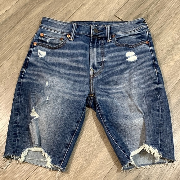 American Eagle Blue Distressed Straight Leg Stretch Denim Shorts  size 28 - Picture 1 of 12